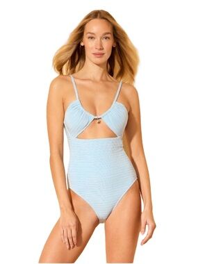 Blue Sun Charm Medium One Piece Swimsuit
- Shade & Shore
New with tags